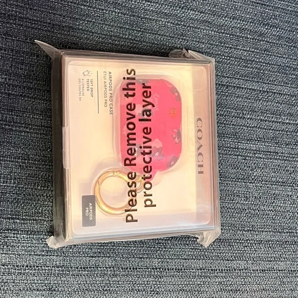 Coach - AirPod Pro Case - Picture 4 of 4
